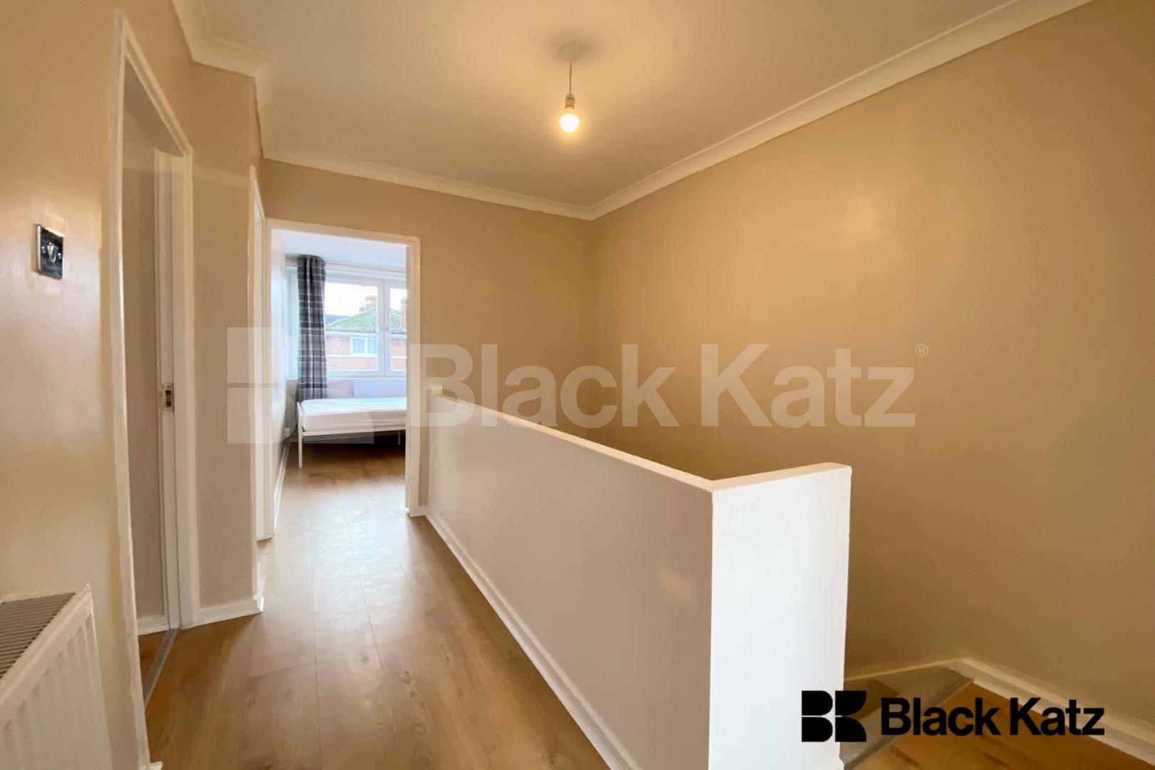 Three Bedroomed Apartment in the Heart of London Bridge Mulvaney Way, London Bridge 